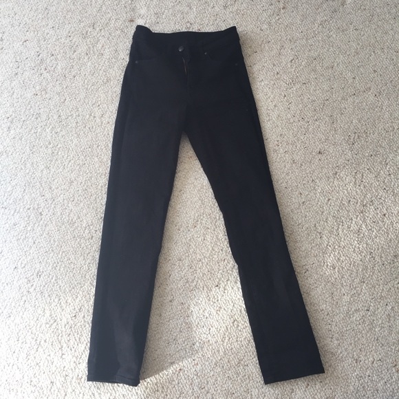 black uniqlo jeans
